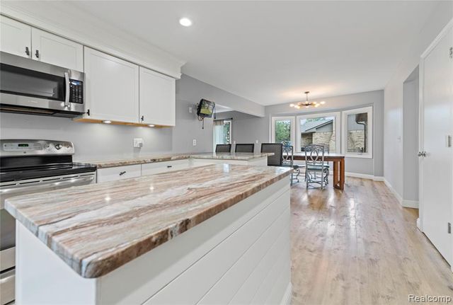 13980 Amanda Drive, Sterling Heights, MI 48313