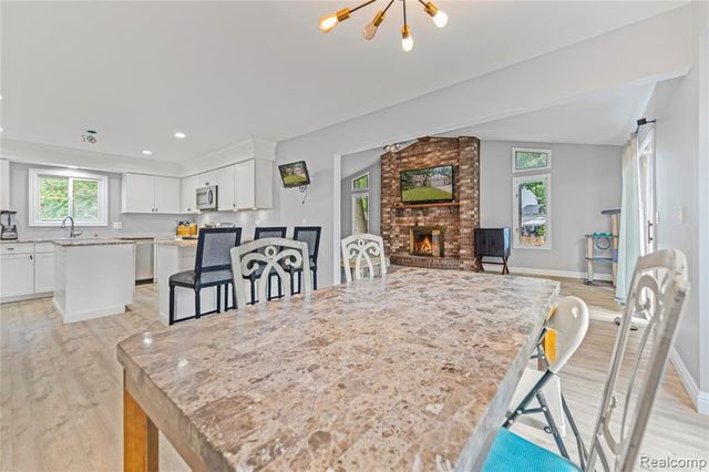 13980 Amanda Drive, Sterling Heights, MI 48313