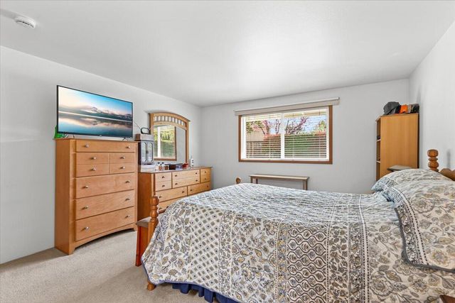 1518 Cypress Point Drive, Medford, OR 97504