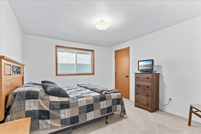 1518 Cypress Point Drive, Medford, OR 97504