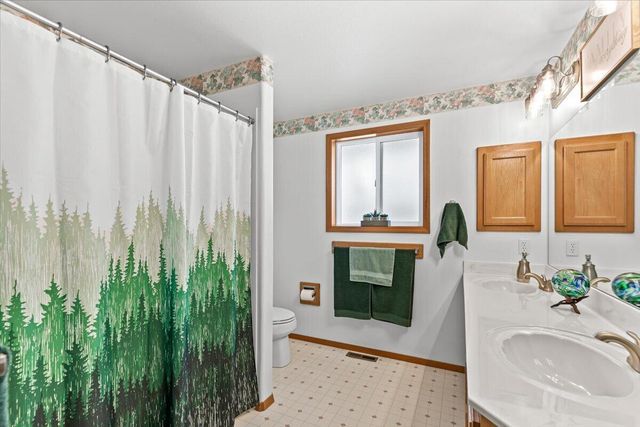 1518 Cypress Point Drive, Medford, OR 97504