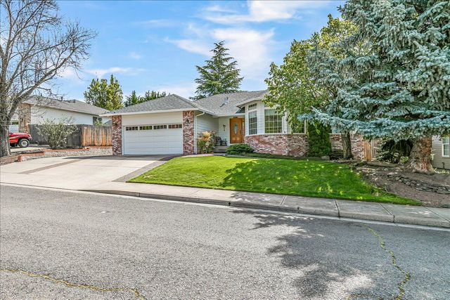 1518 Cypress Point Drive, Medford, OR 97504