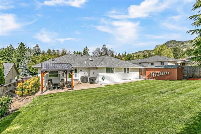 1518 Cypress Point Drive, Medford, OR 97504