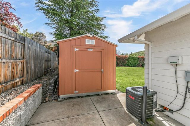 1518 Cypress Point Drive, Medford, OR 97504