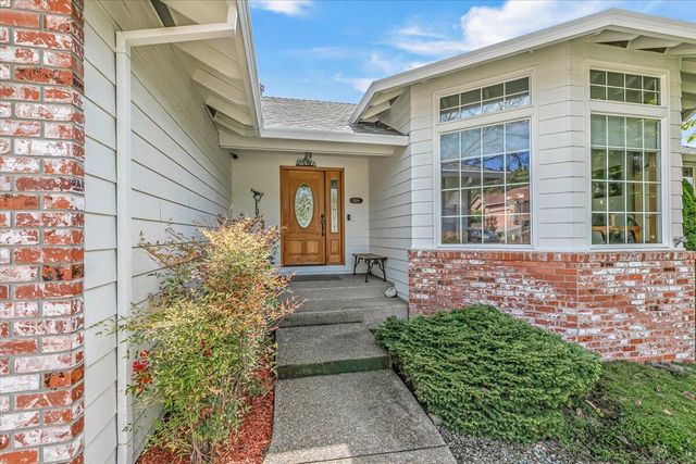 1518 Cypress Point Drive, Medford, OR 97504