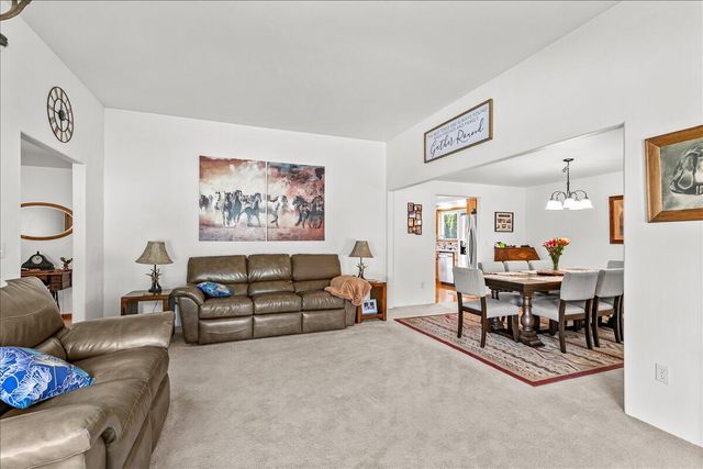 1518 Cypress Point Drive, Medford, OR 97504