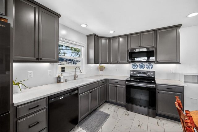 305 S Concord ROAD, Oconomowoc, WI 53066