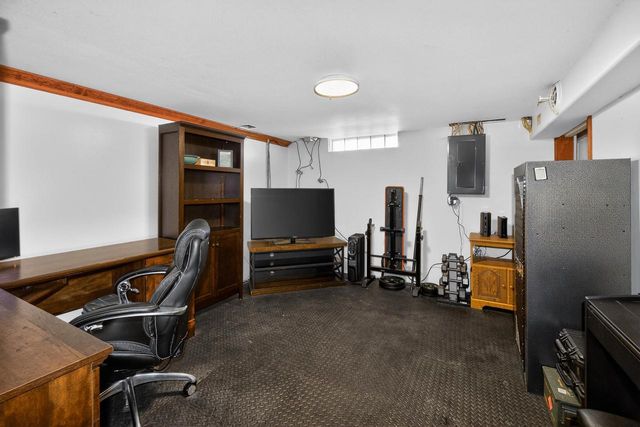 305 S Concord ROAD, Oconomowoc, WI 53066