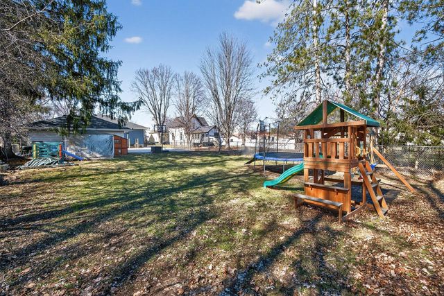 305 S Concord ROAD, Oconomowoc, WI 53066