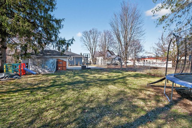 305 S Concord ROAD, Oconomowoc, WI 53066