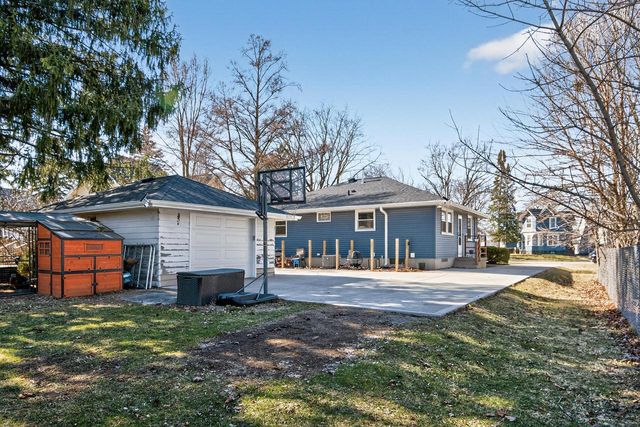 305 S Concord ROAD, Oconomowoc, WI 53066