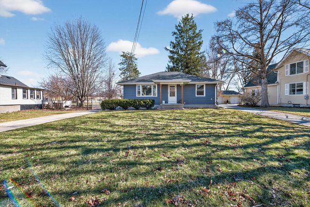 305 S Concord ROAD, Oconomowoc, WI 53066