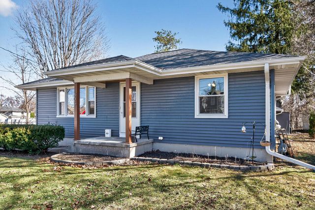 305 S Concord ROAD, Oconomowoc, WI 53066