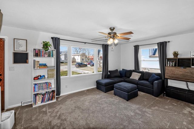 305 S Concord ROAD, Oconomowoc, WI 53066