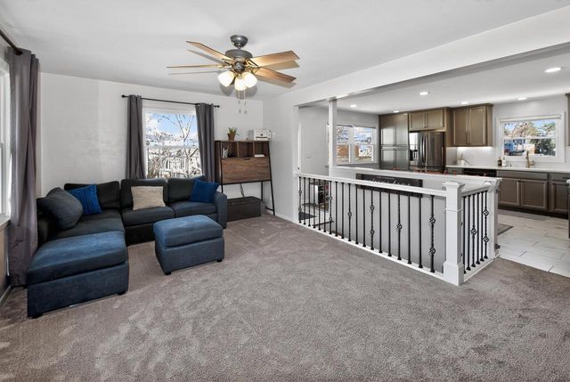 305 S Concord ROAD, Oconomowoc, WI 53066