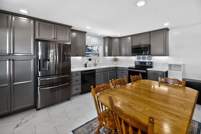 305 S Concord ROAD, Oconomowoc, WI 53066