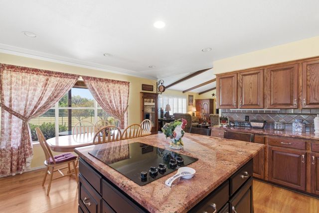 1101 Tanglewood Drive, Weatherford, TX 76087