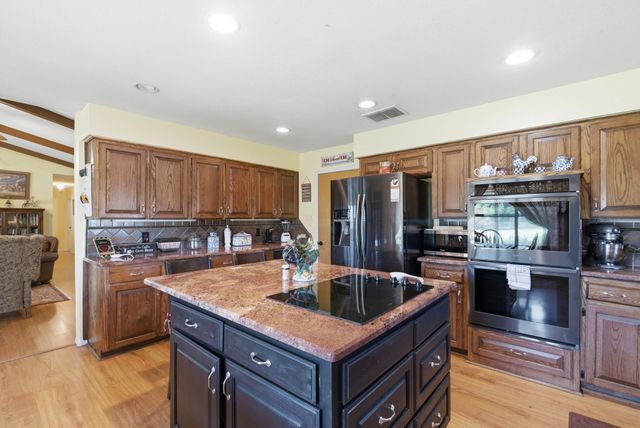 1101 Tanglewood Drive, Weatherford, TX 76087