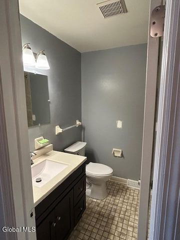 207 Point Of Woods Drive, Albany, NY 12203