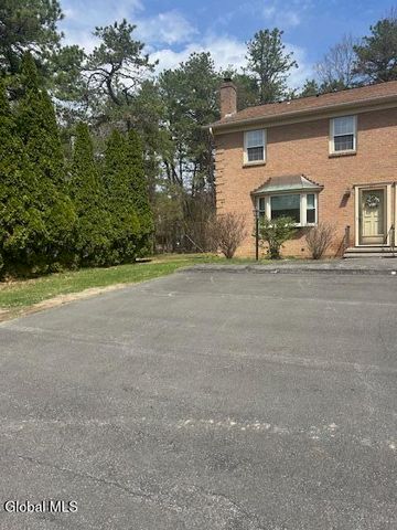 207 Point Of Woods Drive, Albany, NY 12203