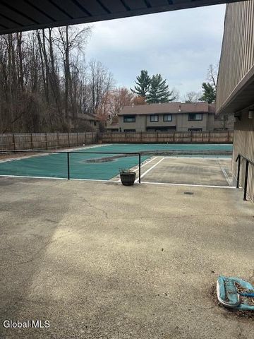 207 Point Of Woods Drive, Albany, NY 12203