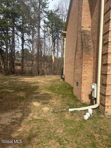 207 Point Of Woods Drive, Albany, NY 12203