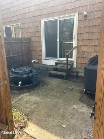 207 Point Of Woods Drive, Albany, NY 12203