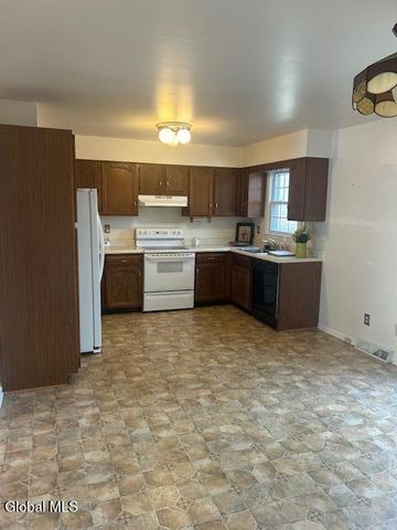 207 Point Of Woods Drive, Albany, NY 12203