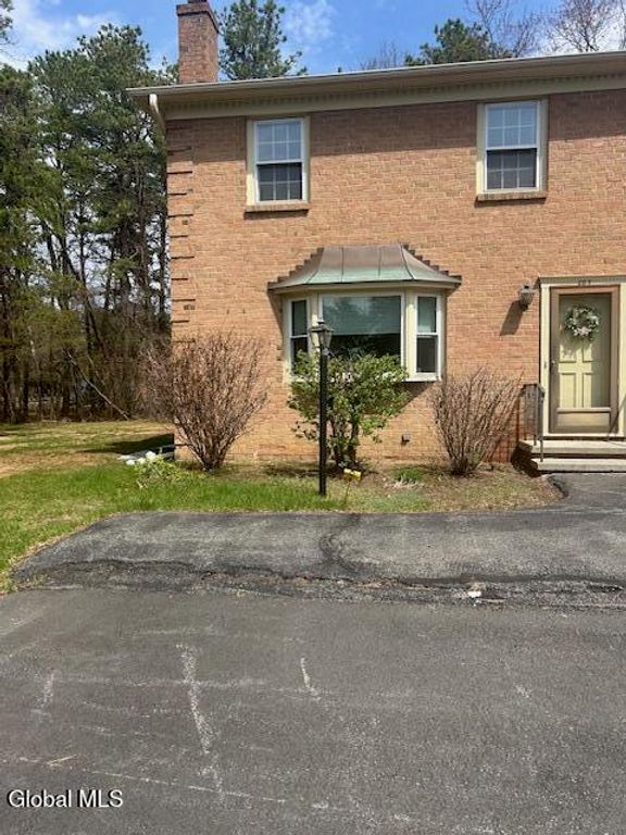 207 Point Of Woods Drive, Albany, NY 12203