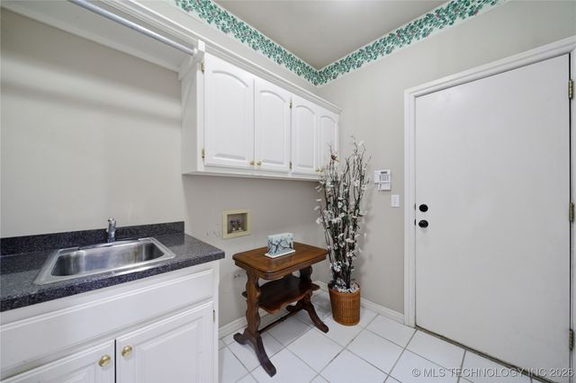 9021 S Maplewood Avenue, Tulsa, OK 74137