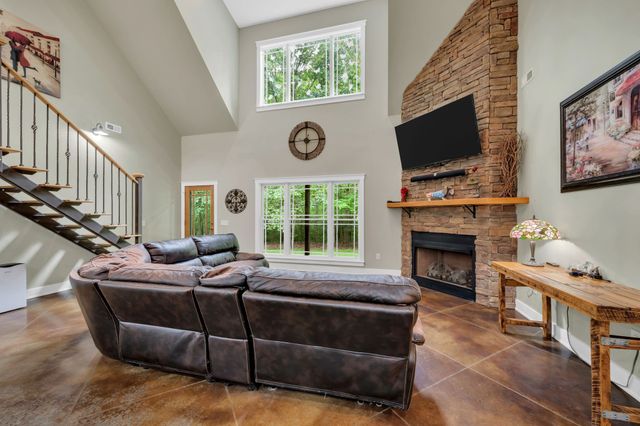 1026 Yellow Creek Rd, Dickson, TN 37055