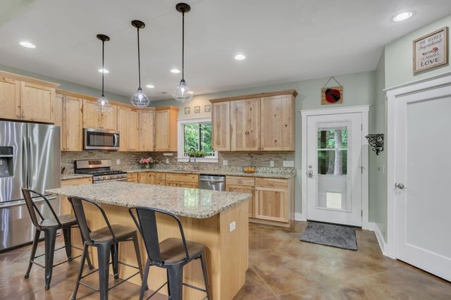 1026 Yellow Creek Rd, Dickson, TN 37055