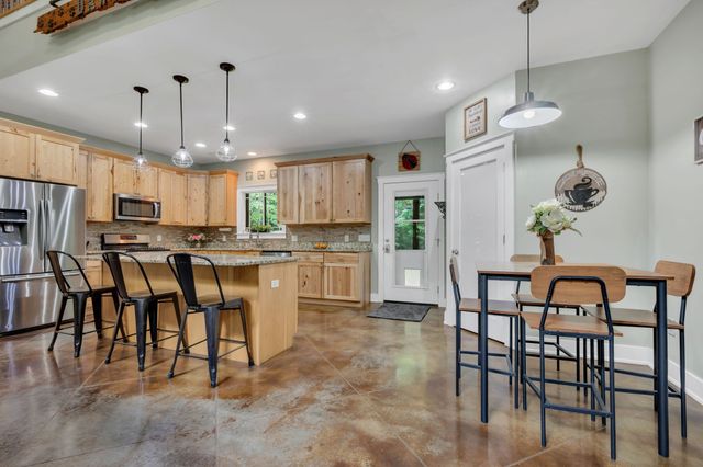1026 Yellow Creek Rd, Dickson, TN 37055