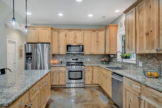 1026 Yellow Creek Rd, Dickson, TN 37055