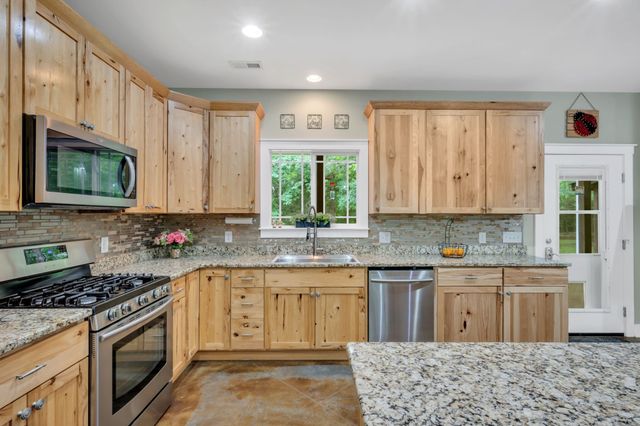 1026 Yellow Creek Rd, Dickson, TN 37055
