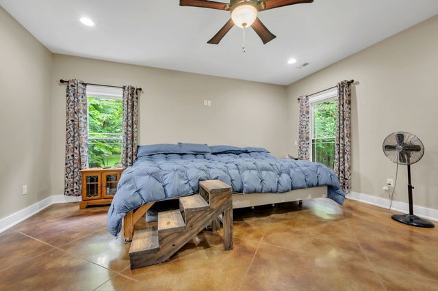 1026 Yellow Creek Rd, Dickson, TN 37055