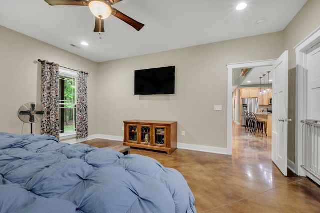 1026 Yellow Creek Rd, Dickson, TN 37055
