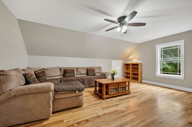 1026 Yellow Creek Rd, Dickson, TN 37055