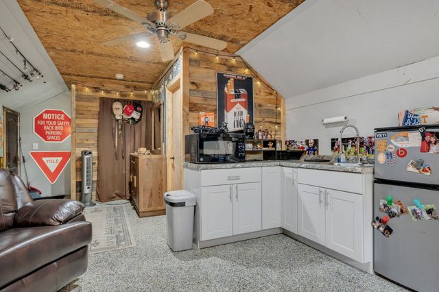1026 Yellow Creek Rd, Dickson, TN 37055