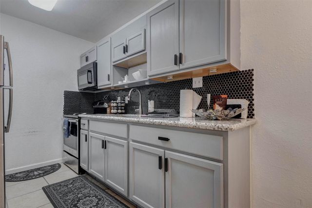 2750 Holly Hall Street 311, Houston, TX 77054