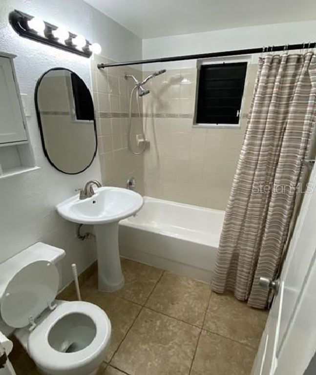 Image 15 of property listing at 8911 N WILLOW AVENUE, Tampa, FL 33604