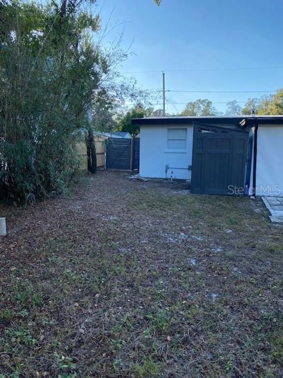 Image 19 of property listing at 8911 N WILLOW AVENUE, Tampa, FL 33604