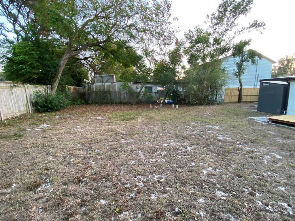 Image 21 of property listing at 8911 N WILLOW AVENUE, Tampa, FL 33604