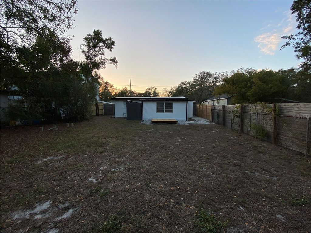Image 22 of property listing at 8911 N WILLOW AVENUE, Tampa, FL 33604