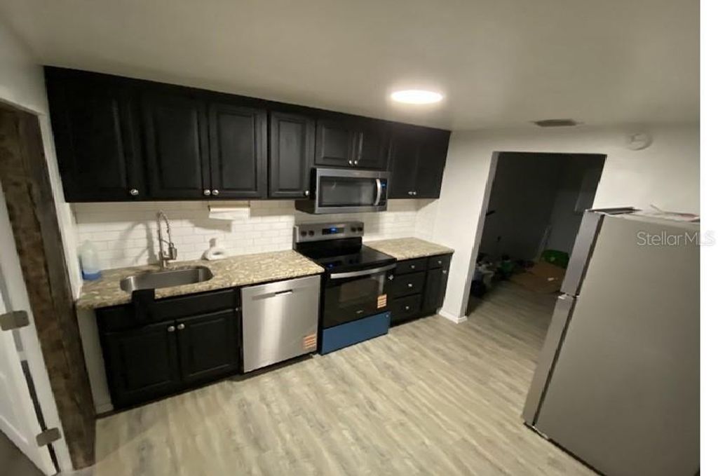 Image 5 of property listing at 8911 N WILLOW AVENUE, Tampa, FL 33604