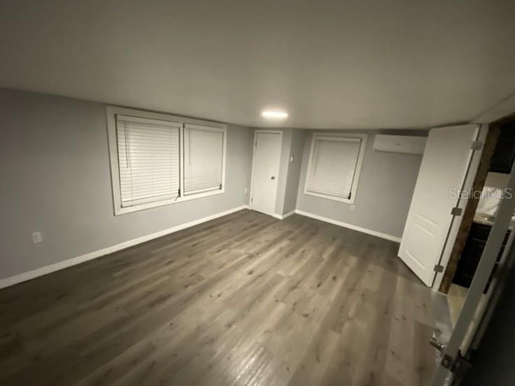 Image 9 of property listing at 8911 N WILLOW AVENUE, Tampa, FL 33604