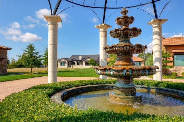 10232 Bella Strada Lane, Johnston, IA 50131