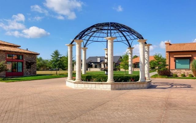10232 Bella Strada Lane, Johnston, IA 50131