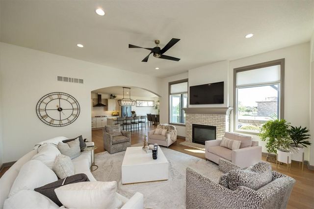 10232 Bella Strada Lane, Johnston, IA 50131