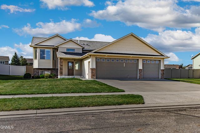 1805 Canyon Road SW, Mandan, ND 58554 property photo